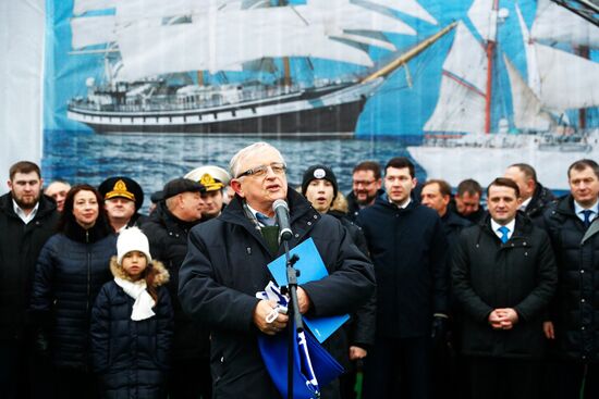 Проводы парусников "Крузенштерн" и "Седов" в кругосветное плавание