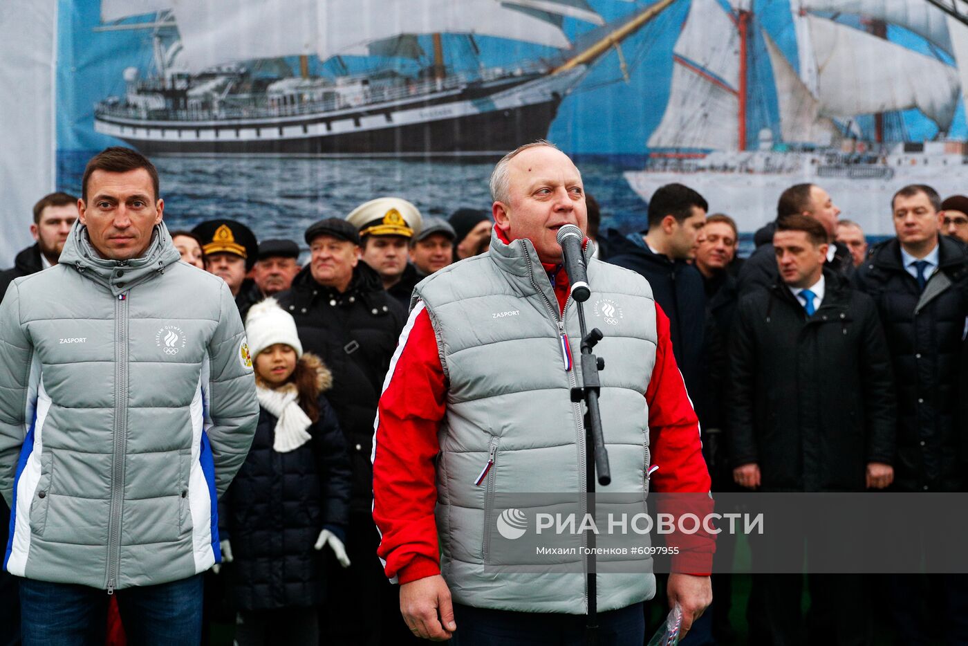 Проводы парусников "Крузенштерн" и "Седов" в кругосветное плавание