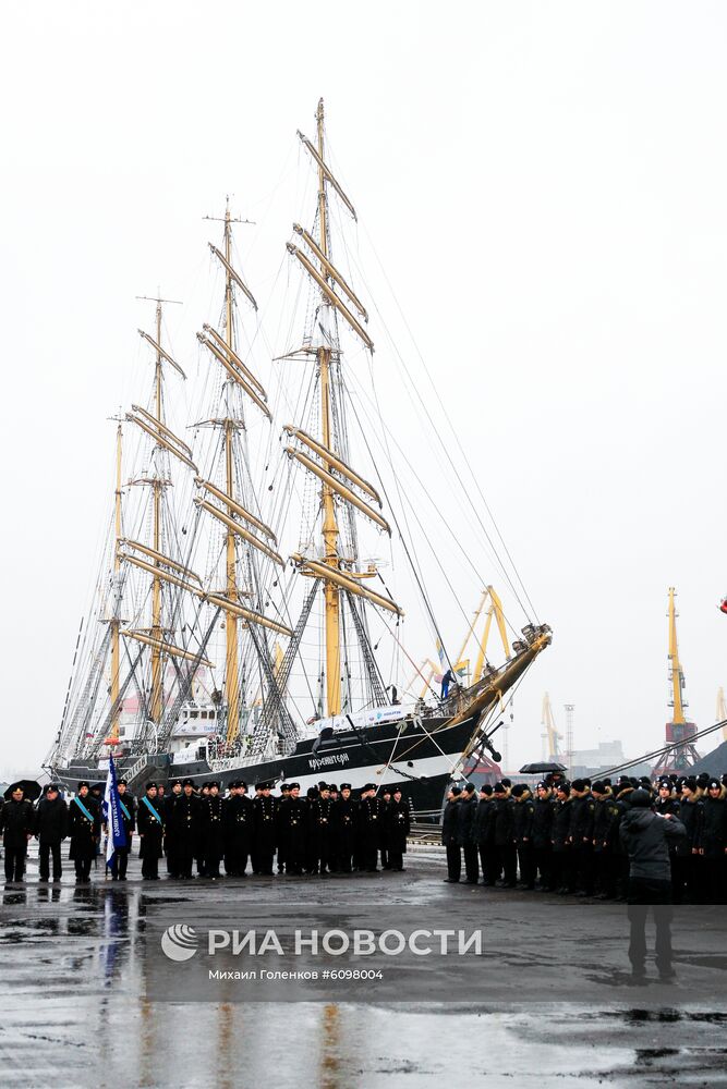 Проводы парусников "Крузенштерн" и "Седов" в кругосветное плавание