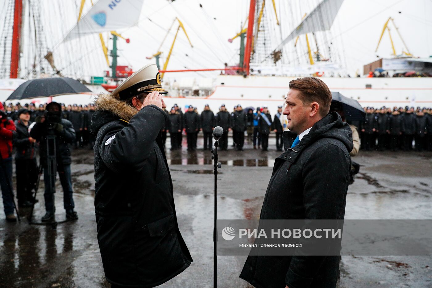 Проводы парусников "Крузенштерн" и "Седов" в кругосветное плавание