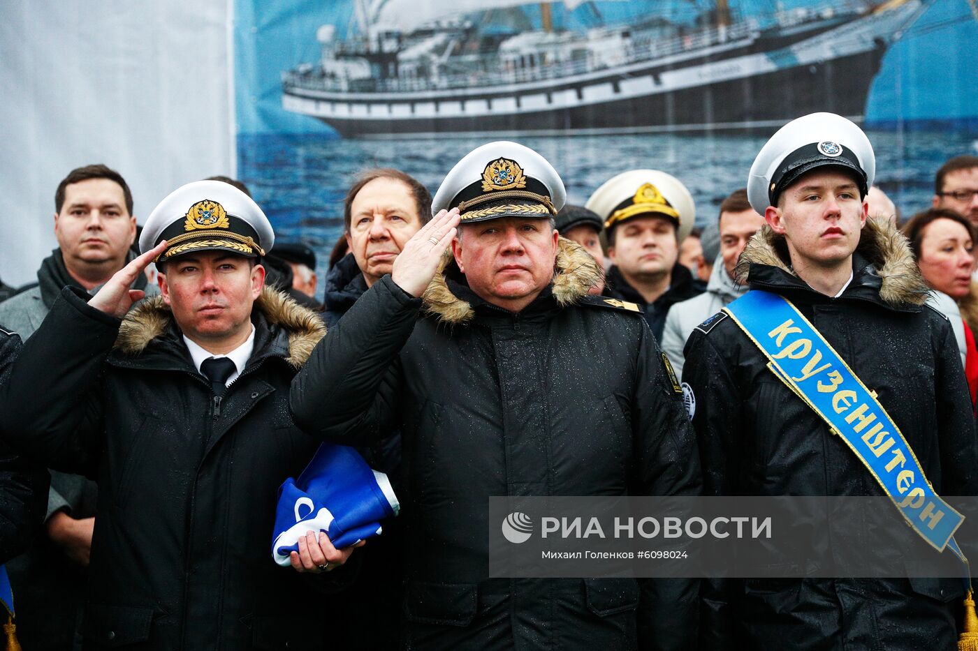 Проводы парусников "Крузенштерн" и "Седов" в кругосветное плавание