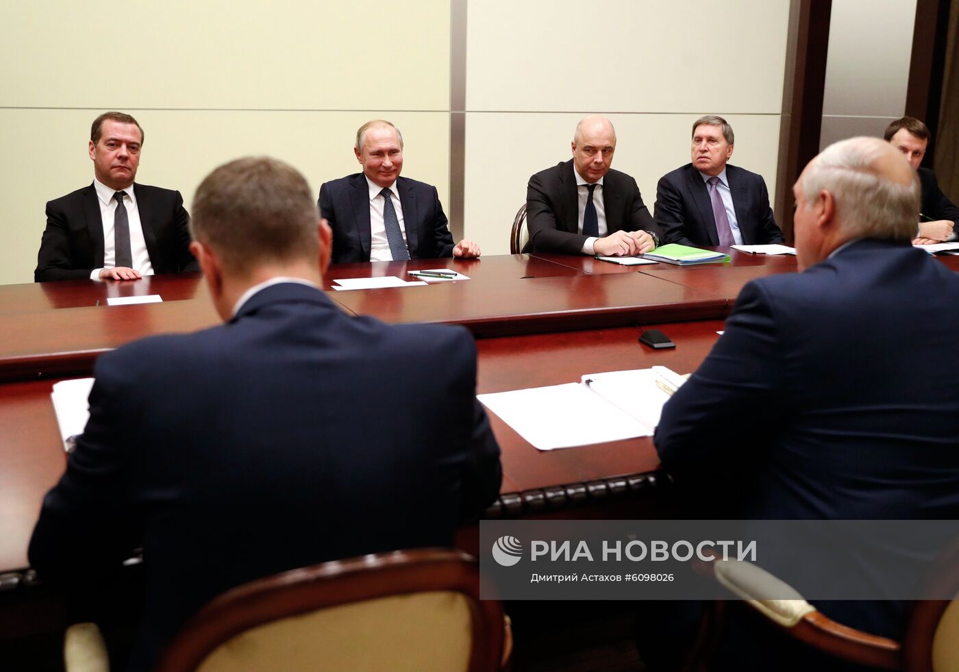 Президент РФ В. Путин провел переговоры с президентом Белоруссии А. Лукашенко в Сочи