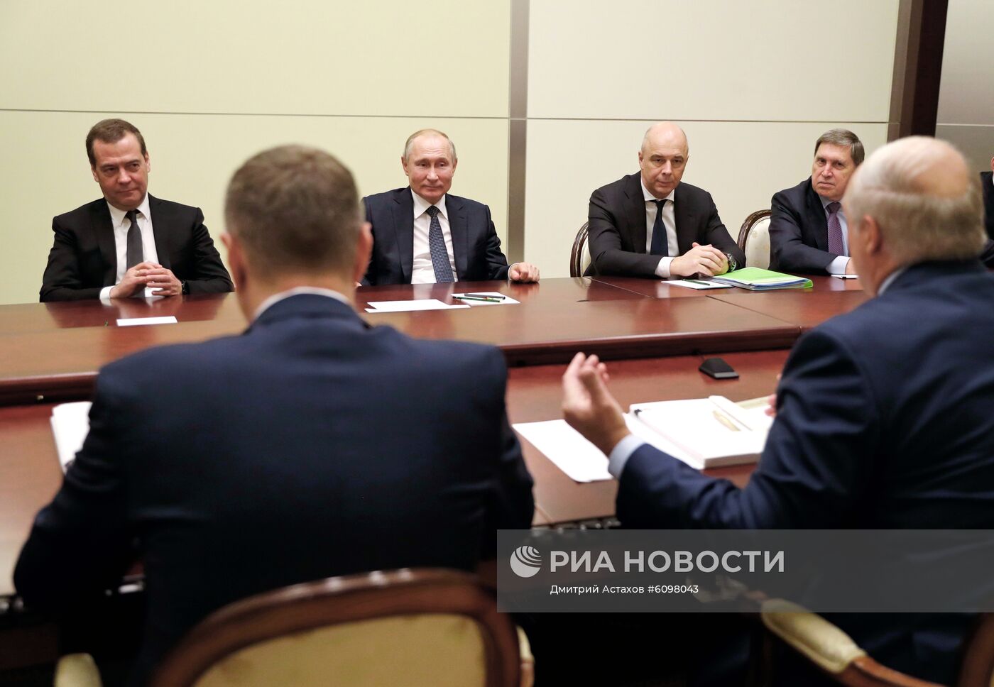 Президент РФ В. Путин провел переговоры с президентом Белоруссии А. Лукашенко в Сочи