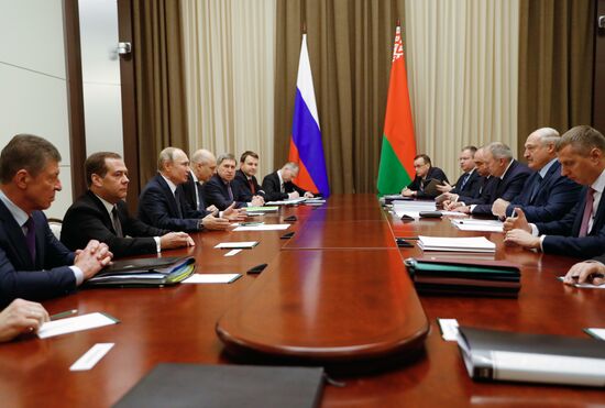 Президент РФ В. Путин провел переговоры с президентом Белоруссии А. Лукашенко в Сочи