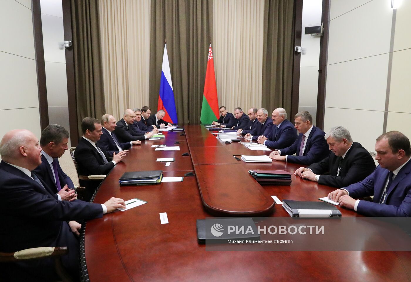 Президент РФ В. Путин провел переговоры с президентом Белоруссии А. Лукашенко в Сочи