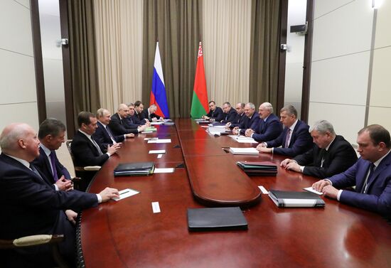 Президент РФ В. Путин провел переговоры с президентом Белоруссии А. Лукашенко в Сочи