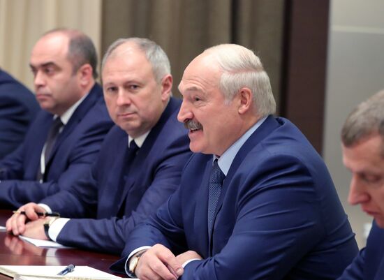 Президент РФ В. Путин провел переговоры с президентом Белоруссии А. Лукашенко в Сочи