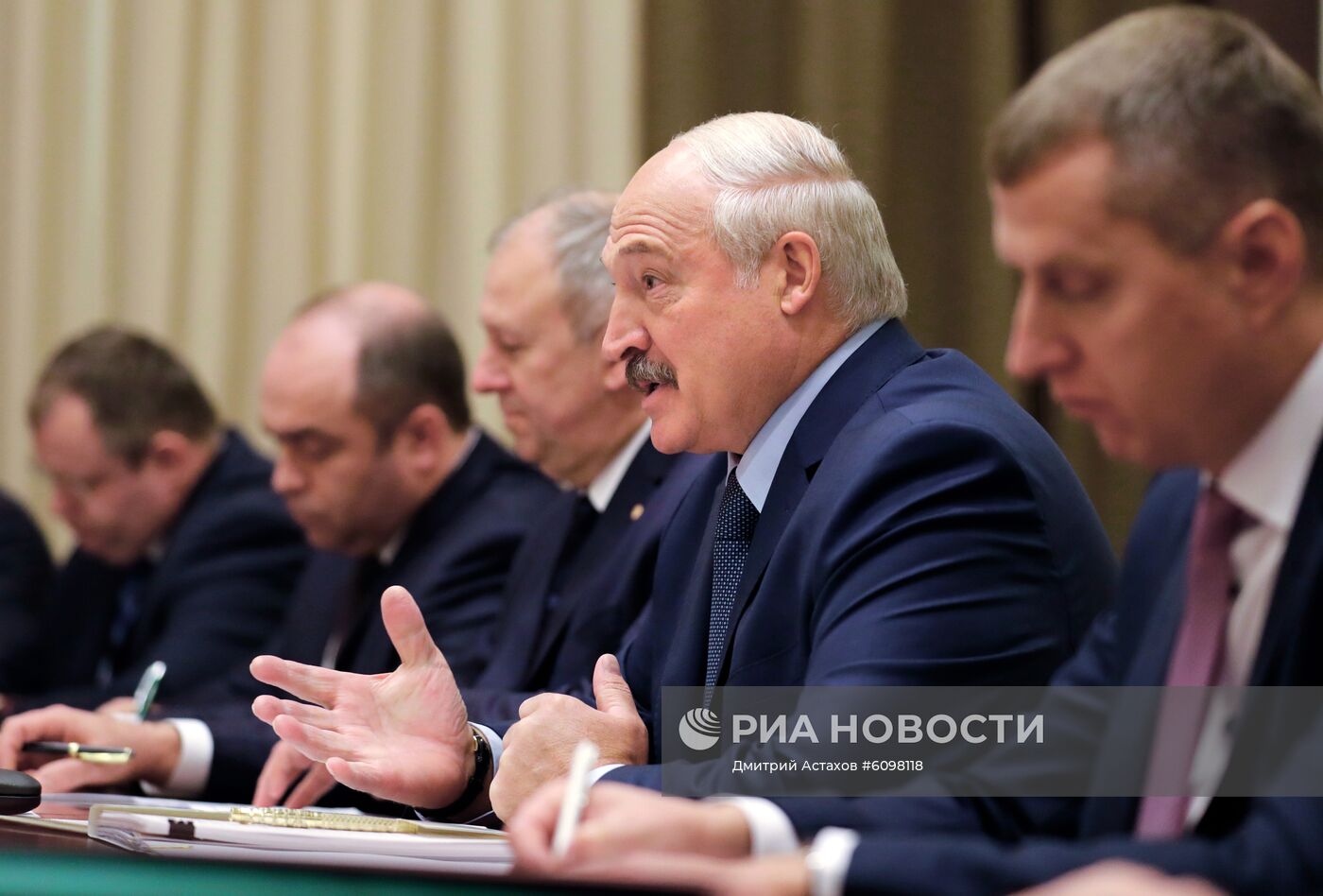 Президент РФ В. Путин провел переговоры с президентом Белоруссии А. Лукашенко в Сочи