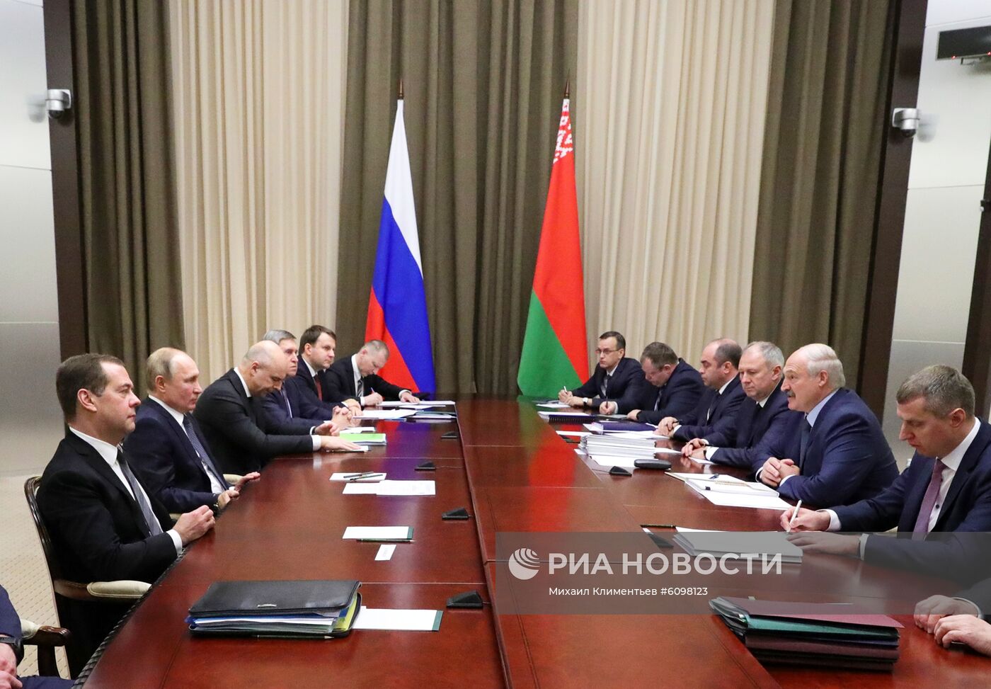 Президент РФ В. Путин провел переговоры с президентом Белоруссии А. Лукашенко в Сочи