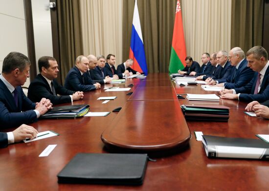 Президент РФ В. Путин провел переговоры с президентом Белоруссии А. Лукашенко в Сочи