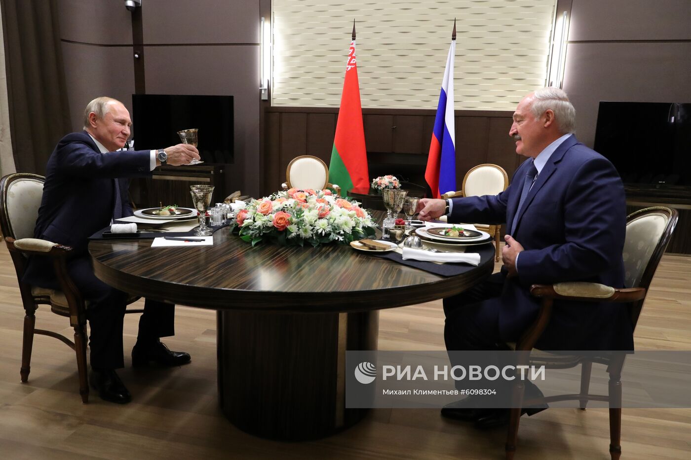 Президент РФ В. Путин провел переговоры с президентом Белоруссии А. Лукашенко в Сочи