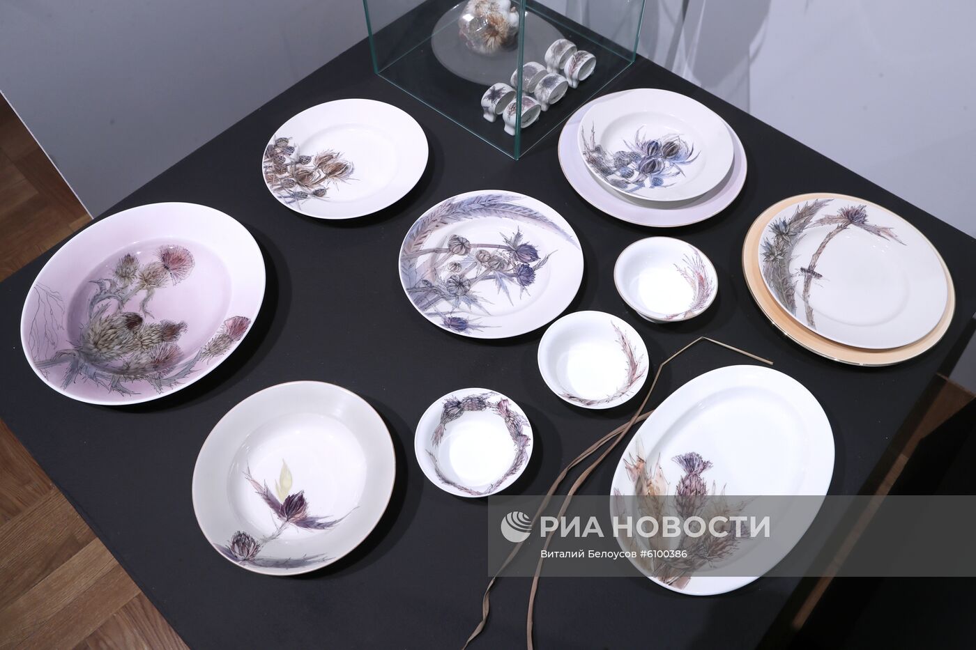 Выставка предметов для интерьера "Трын*Трава: современный русский стиль"