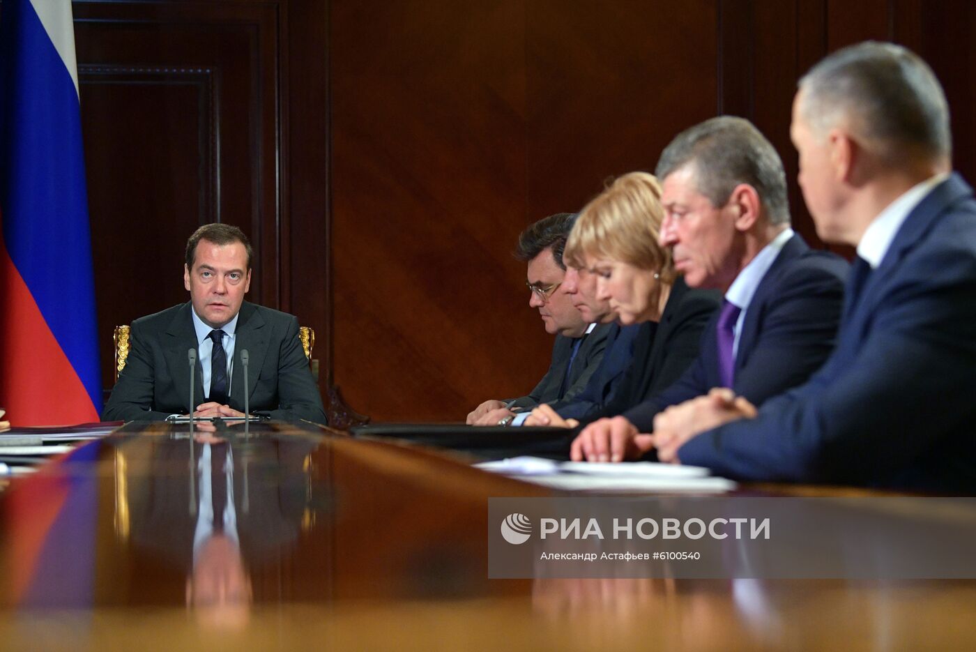Премьер-министр РФ Д. Медведев провел совещание с вице-премьерами РФ