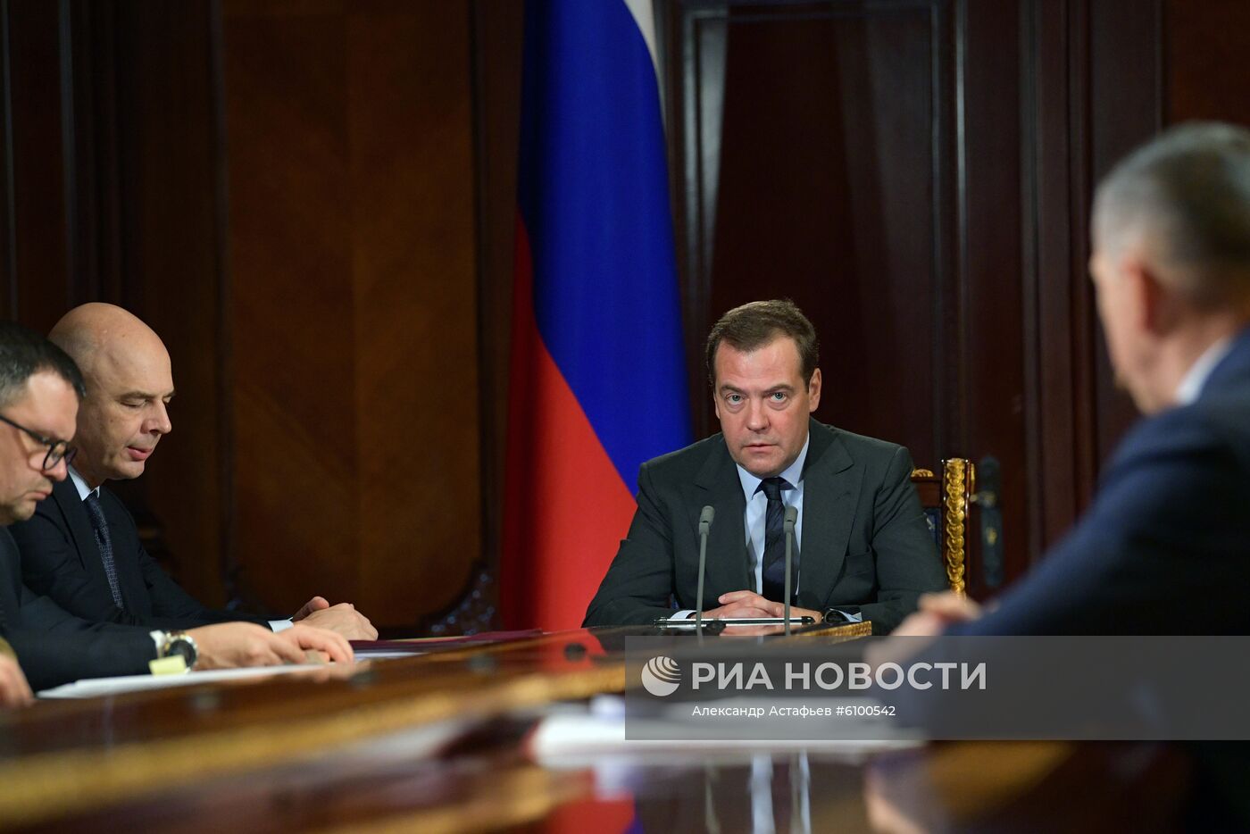 Премьер-министр РФ Д. Медведев провел совещание с вице-премьерами РФ