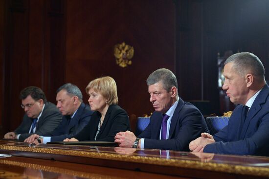 Премьер-министр РФ Д. Медведев провел совещание с вице-премьерами РФ