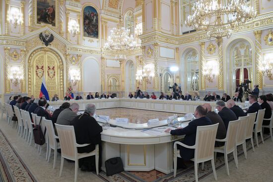 Президент РФ В. Путин провел заседание Совета по развитию гражданского общества и правам человека