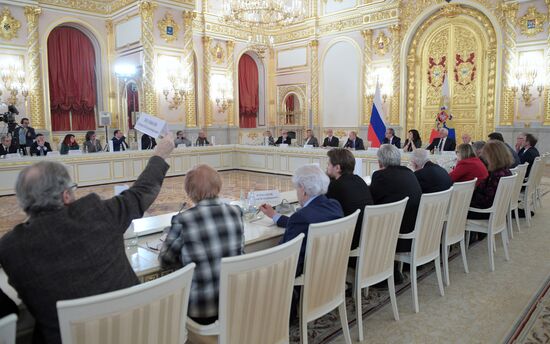 Президент РФ В. Путин провел заседание Совета по развитию гражданского общества и правам человека