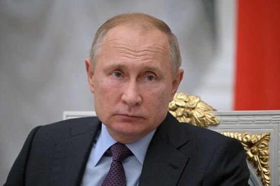 Президент РФ В. Путин встретился с региональными уполномоченными по правам человека
