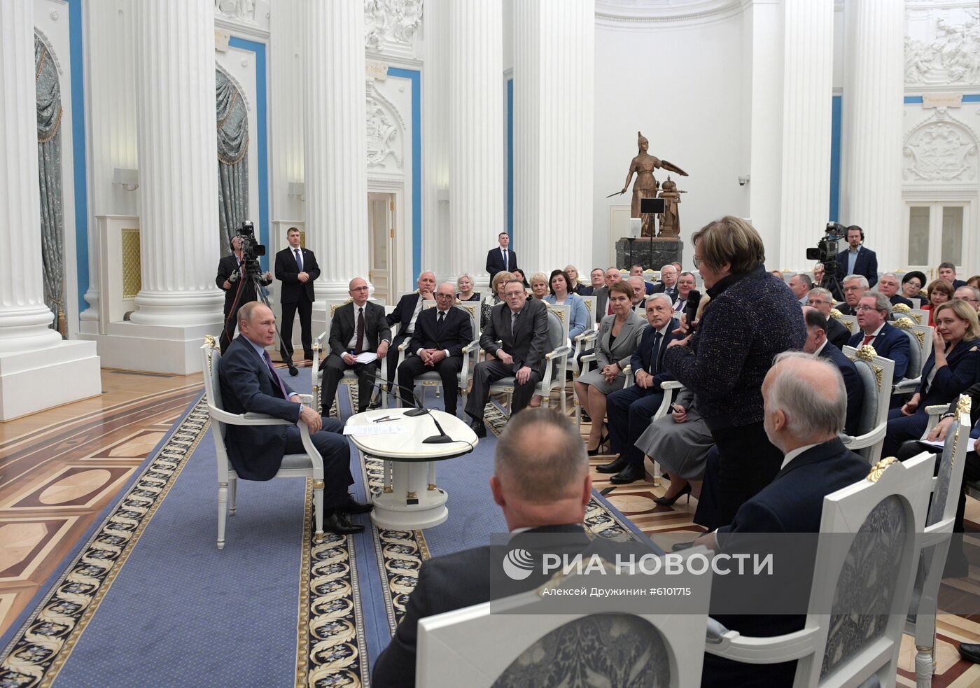 Президент РФ В. Путин встретился с региональными уполномоченными по правам человека