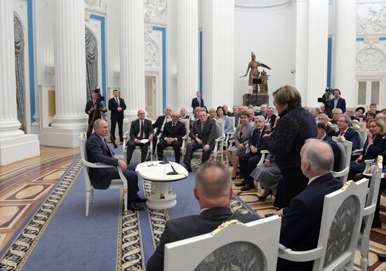 Президент РФ В. Путин встретился с региональными уполномоченными по правам человека