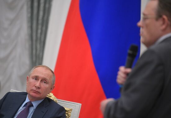 Президент РФ В. Путин встретился с региональными уполномоченными по правам человека