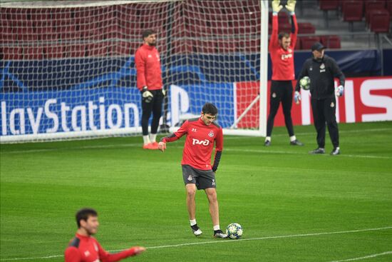 Футбол. Лига чемпионов. Тренировка ФК "Локомотив"