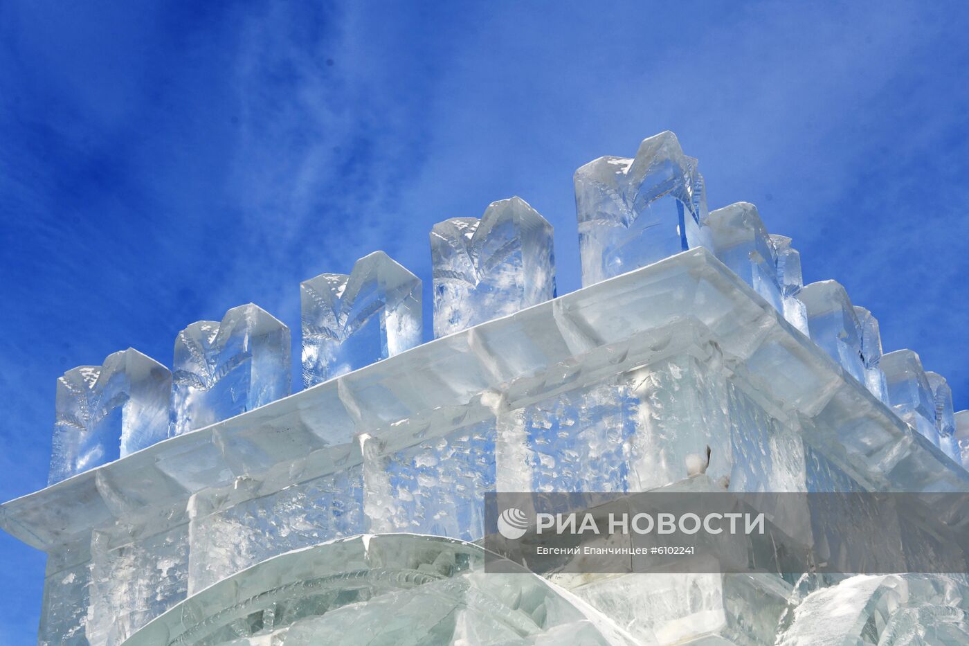 Строительство ледового городка в Чите