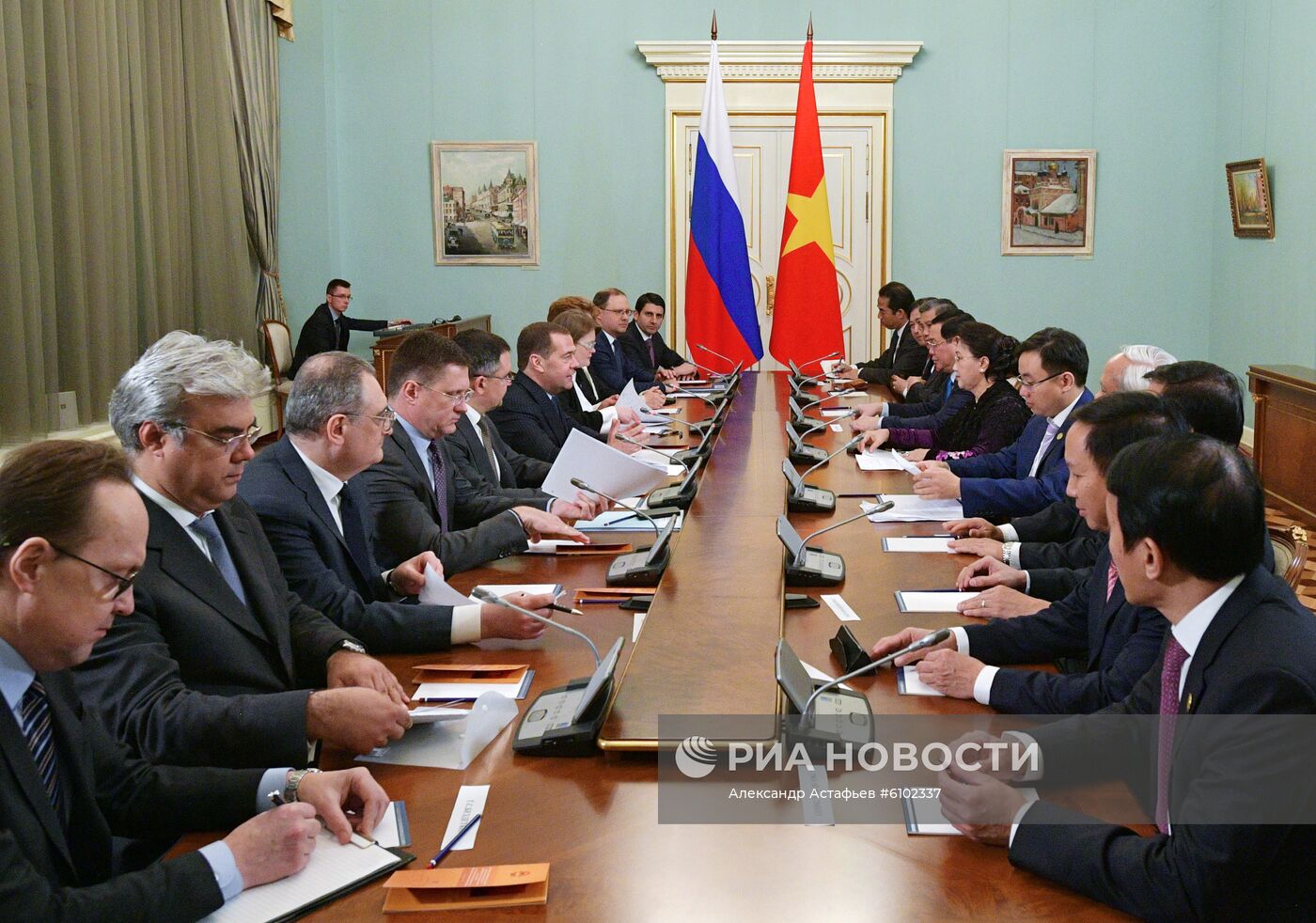Премьер-министр РФ Д. Медведев встретился с главой парламента Вьетнама Н. Т. К. Нган