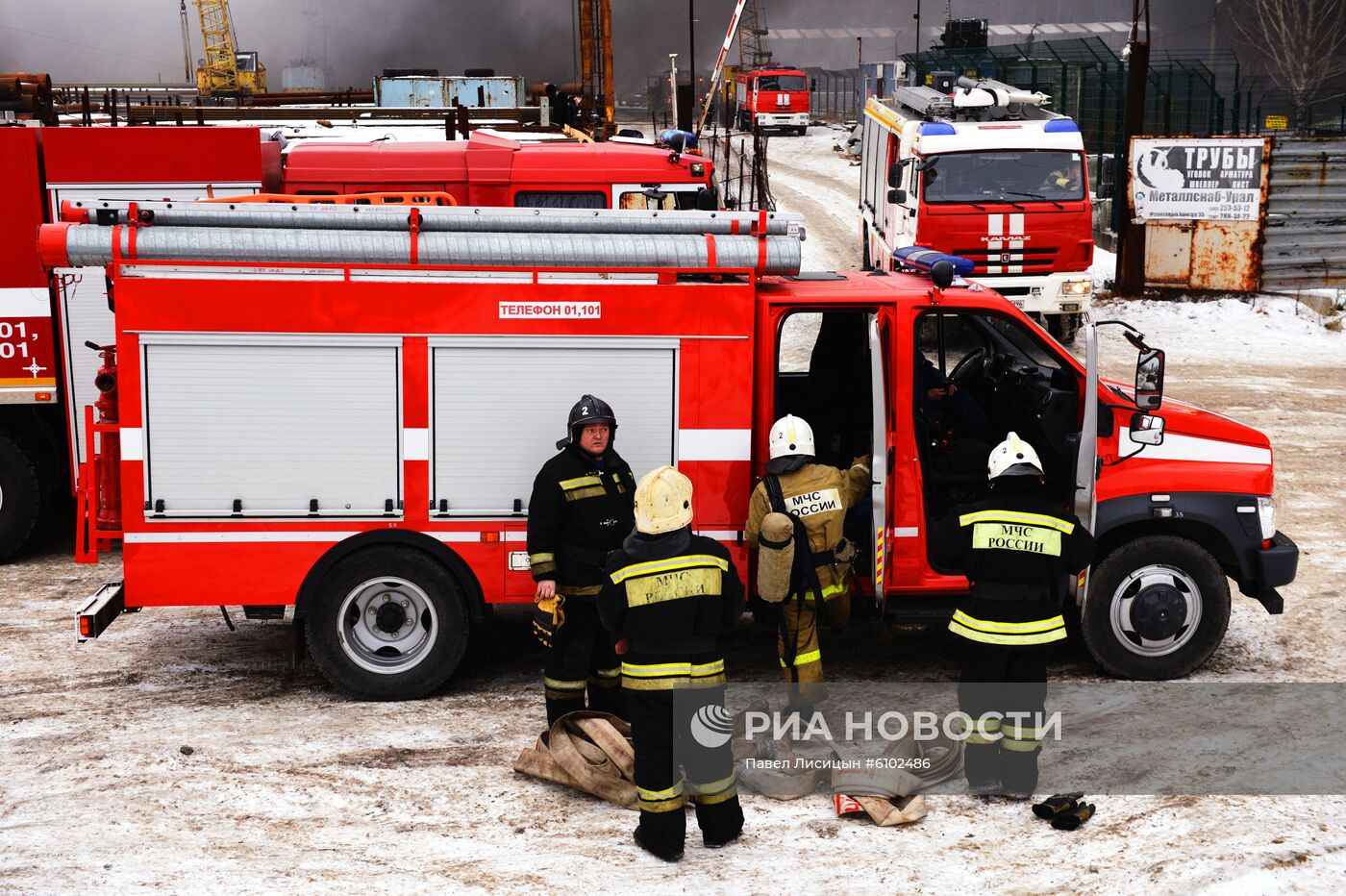 Пожар на заводе лакокрасочных изделий в Екатеринбурге