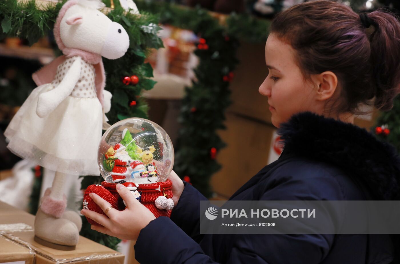 Предновогодняя торговля в гипермаркете АШАН