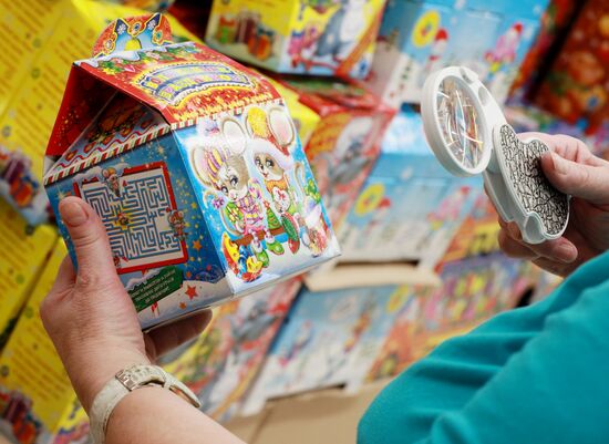 Предновогодняя торговля в гипермаркете АШАН