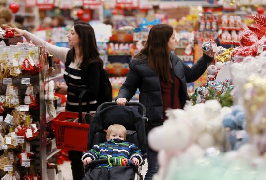 Предновогодняя торговля в гипермаркете АШАН