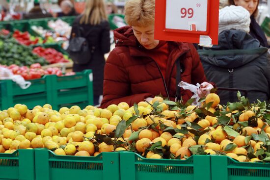 Предновогодняя торговля в гипермаркете АШАН