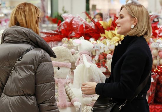 Предновогодняя торговля в гипермаркете АШАН