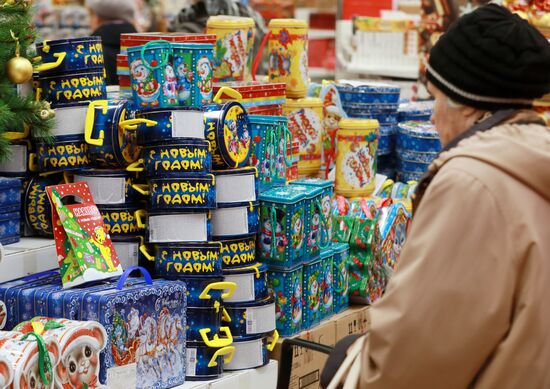 Предновогодняя торговля в гипермаркете АШАН