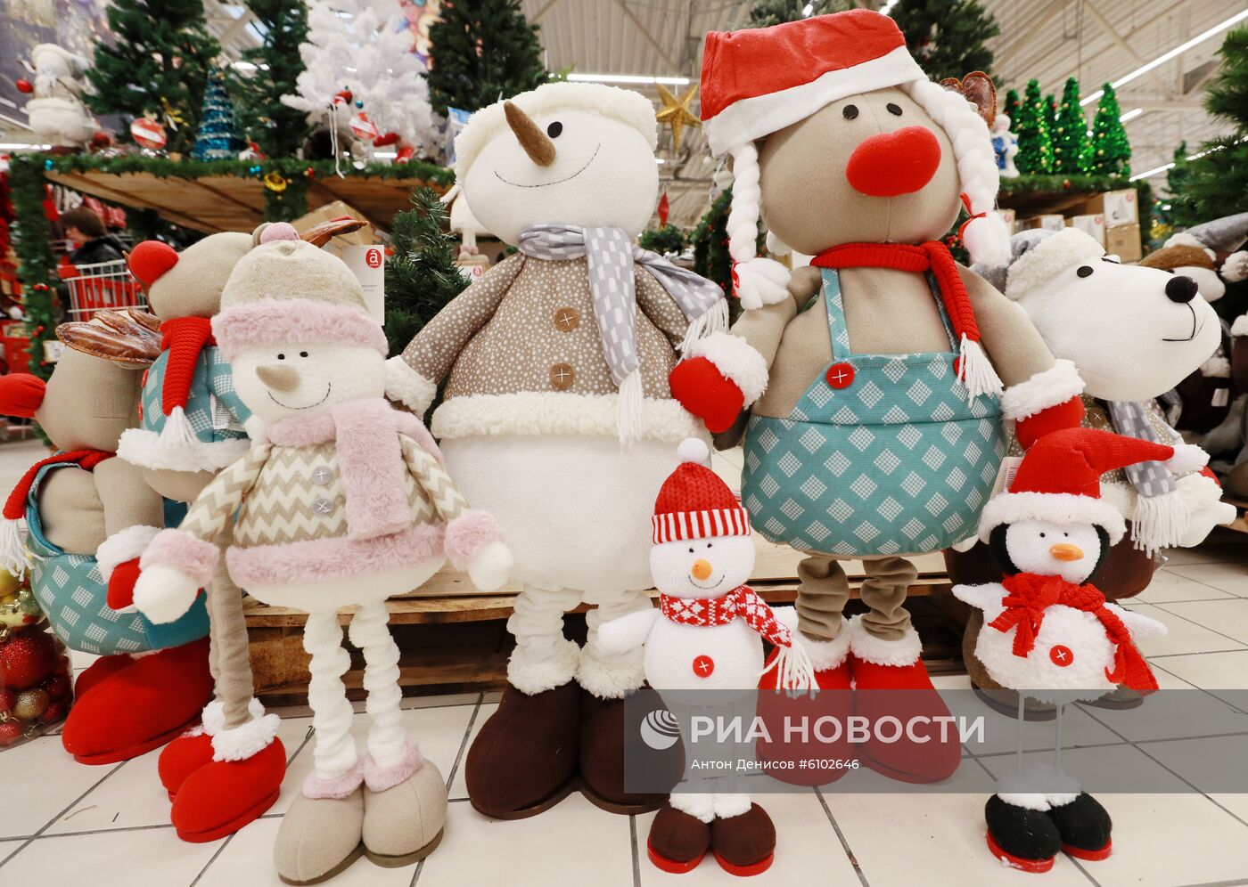 Предновогодняя торговля в гипермаркете АШАН