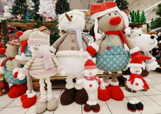 Предновогодняя торговля в гипермаркете АШАН