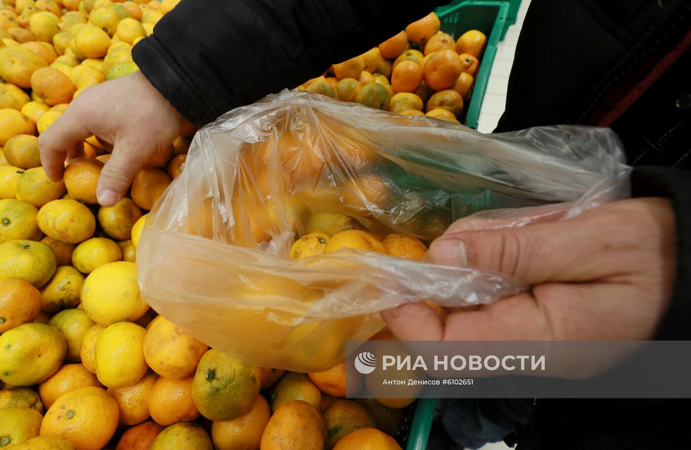 Предновогодняя торговля в гипермаркете АШАН