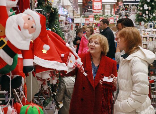 Предновогодняя торговля в гипермаркете АШАН