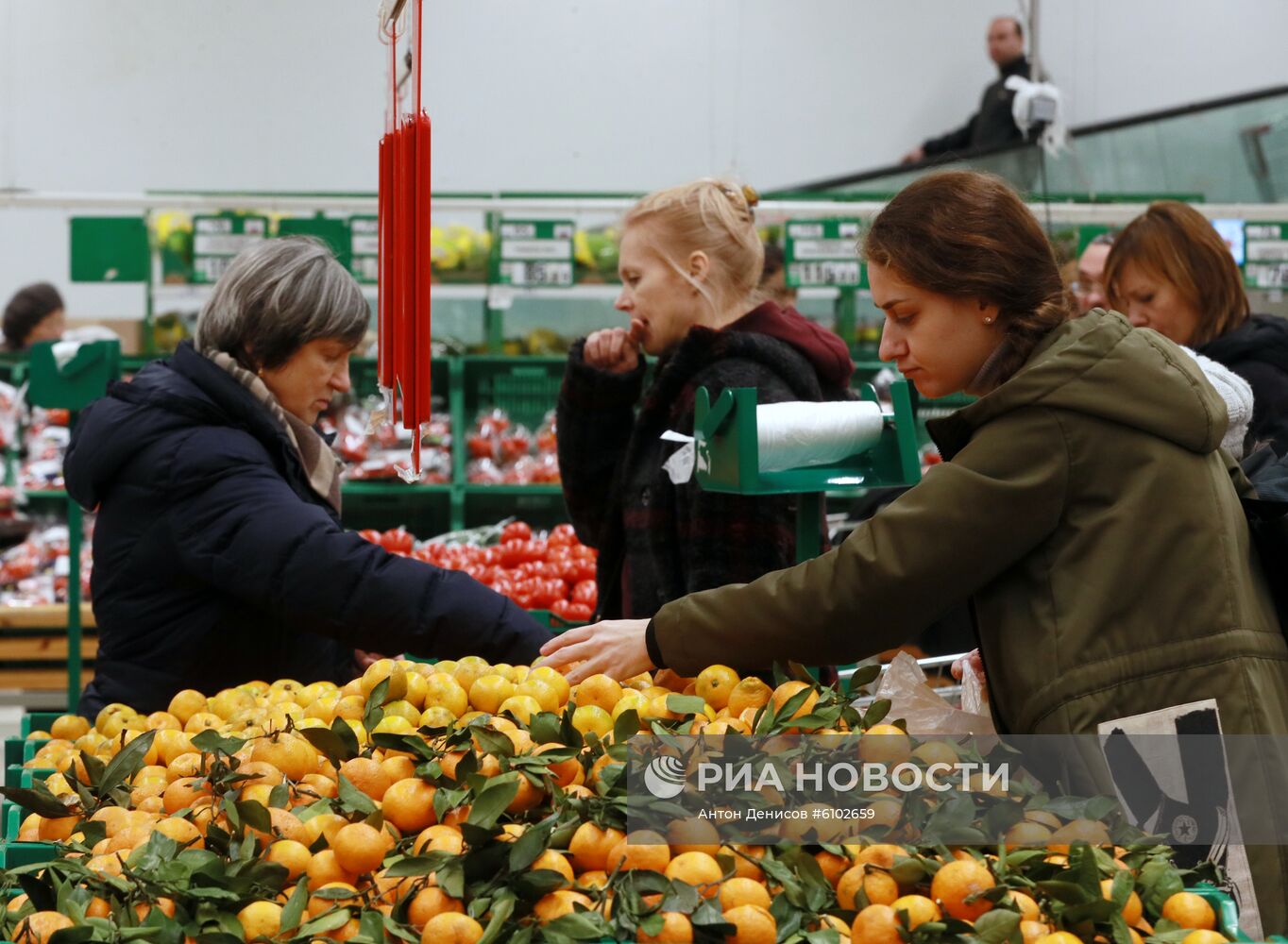 Предновогодняя торговля в гипермаркете АШАН