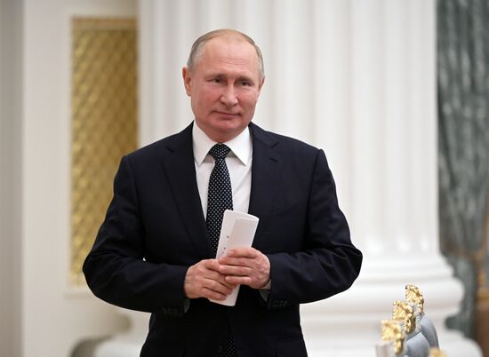 Президент РФ В. Путин провел в Кремле заседание организационного комитета "Победа"