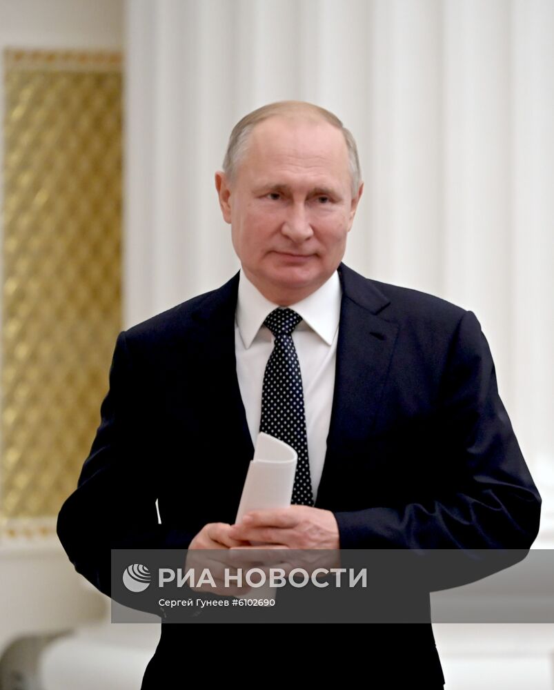 Президент РФ В. Путин провел в Кремле заседание организационного комитета "Победа"