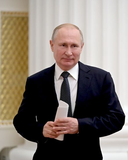 Президент РФ В. Путин провел в Кремле заседание организационного комитета "Победа"