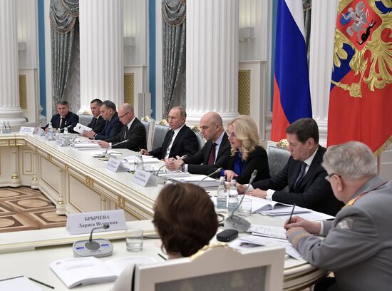 Президент РФ В. Путин провел в Кремле заседание организационного комитета "Победа"