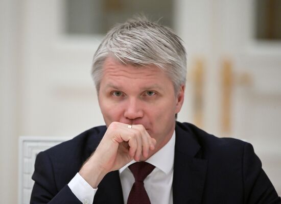 Президент РФ В. Путин провел в Кремле заседание организационного комитета "Победа"