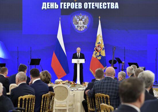 Президент РФ В. Путин принял участие в торжественном приёме в честь Дня Героев Отечества