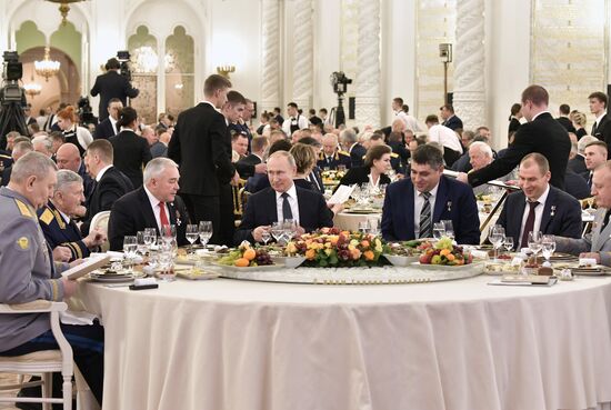 Президент РФ В. Путин принял участие в торжественном приёме в честь Дня Героев Отечества