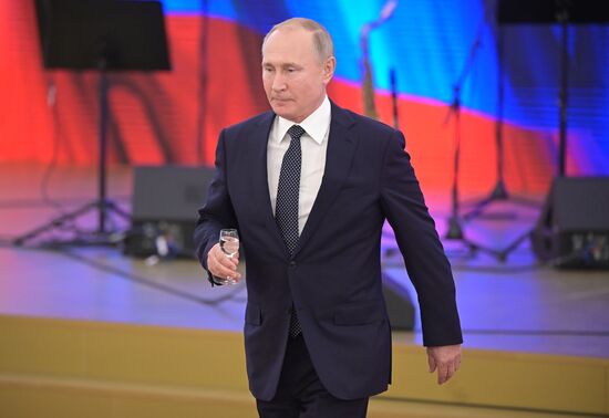 Президент РФ В. Путин принял участие в торжественном приёме в честь Дня Героев Отечества