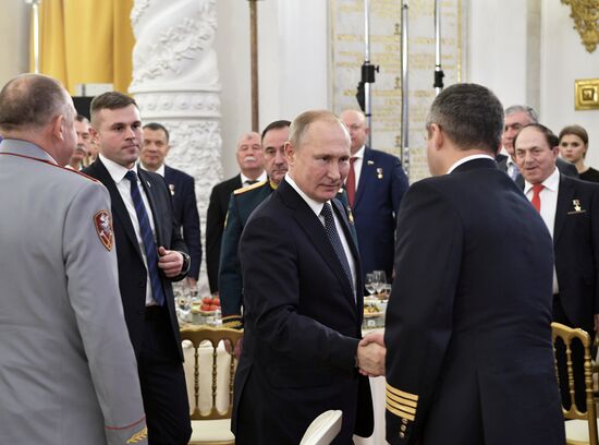 Президент РФ В. Путин принял участие в торжественном приёме в честь Дня Героев Отечества