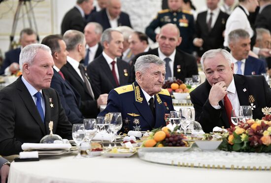 кПрезидент РФ В. Путин принял участие в торжественном приёме в честь Дня Героев Отечества